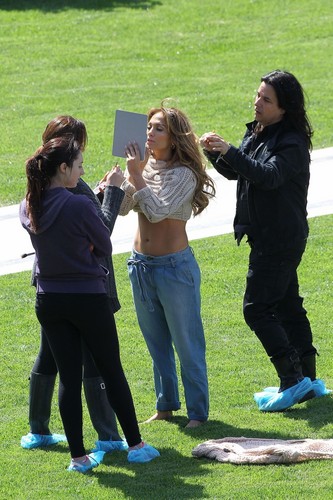  New Pix: Jennifer Lopez on a Photoshoot set in LA