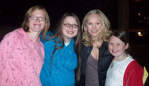  New/old foto of Candice with fans!