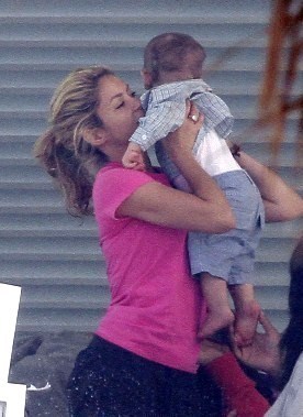  Shakira wants to finally own baby!
