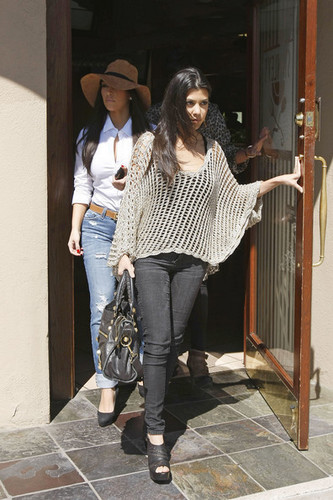  The Kardashian Family Out For Lunch In Sherman Oaks