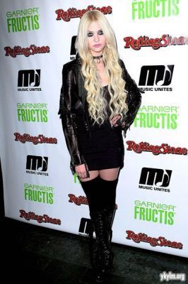 2011 Music Unites In Tune Music Series With The Pretty Reckless