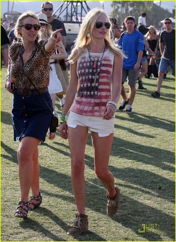  Alexander Skarsgard & Kate Bosworth: Coachella Duo!