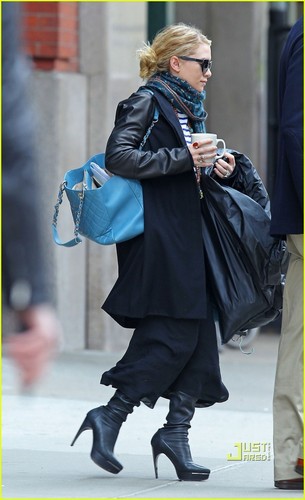  Ashley Olsen: One madami Cup of Coffee