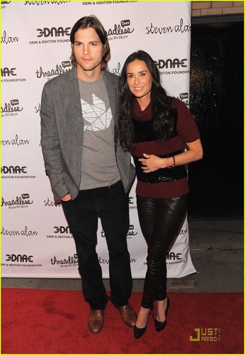 Ashton Kutcher & Demi Moore: Step Out For Freedom!