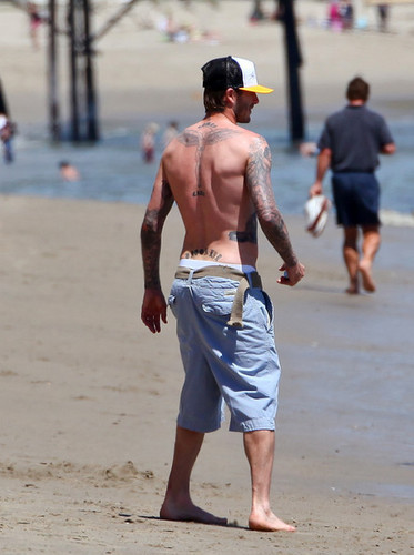  David Beckham Enjoys দিন at the সৈকত in Malibu