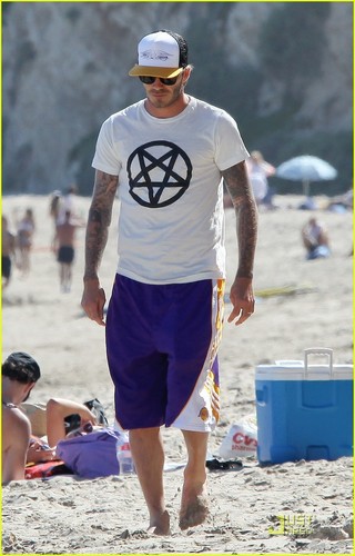  David Beckham: Malibu সৈকত with Romeo & Cruz!