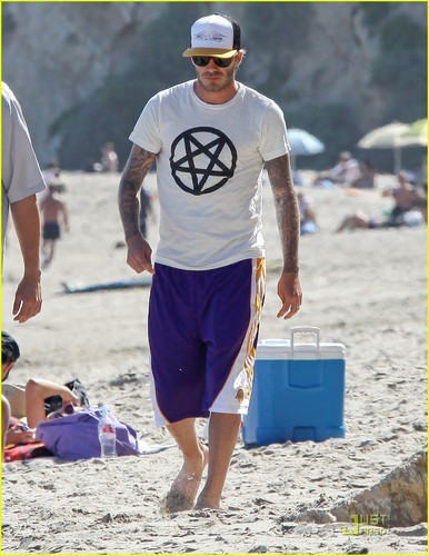  David Beckham: Malibu pantai with Romeo & Cruz!