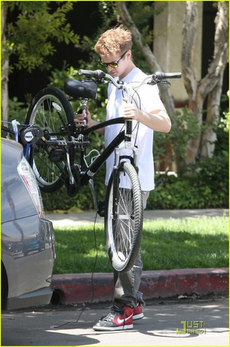  Hayden Christensen: Bike Riding Duo