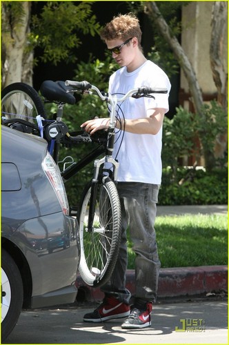 Hayden Christensen: Bike Riding Duo