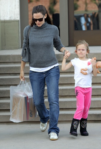  Jen shopping at Country Mart with violet