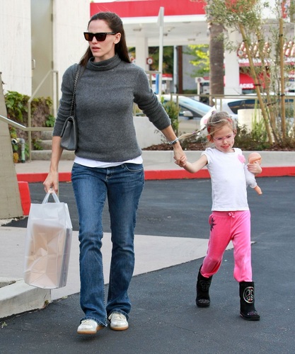  Jen shopping at Country Mart with viola