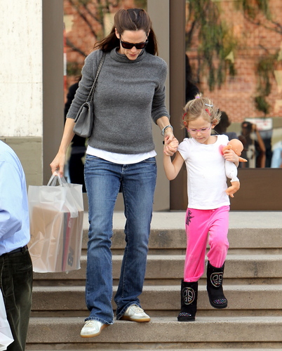  Jen shopping at Country Mart with tolet, violet