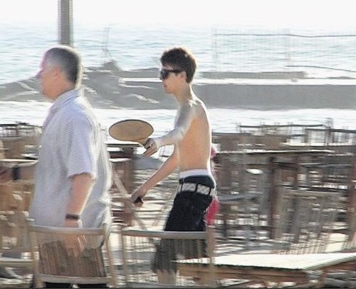  Justin Bieber shirtless in Israel