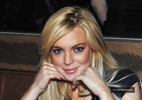  Lindsay Lohan at TEQA NYC taco Tuesdays mga litrato
