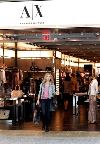 More candids of Candice at Lenox Square Mall in Atlanta! [12/04/11]!