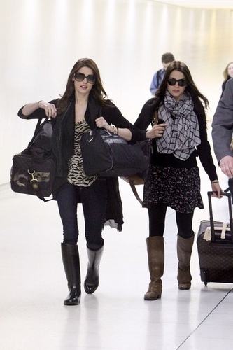  और चित्रो of Ashley arriving at LAX airport [April 14th 2011]