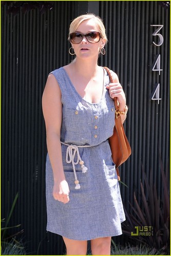  Reese Witherspoon: Ready for Spring!