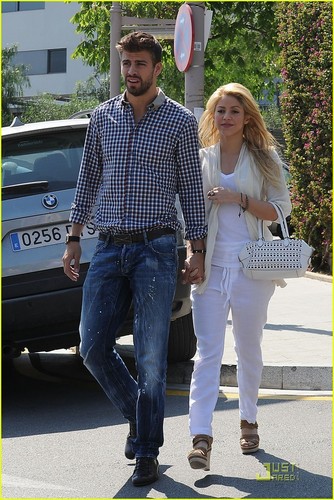  Shakira & Gerard Pique: Lunch Lovers!