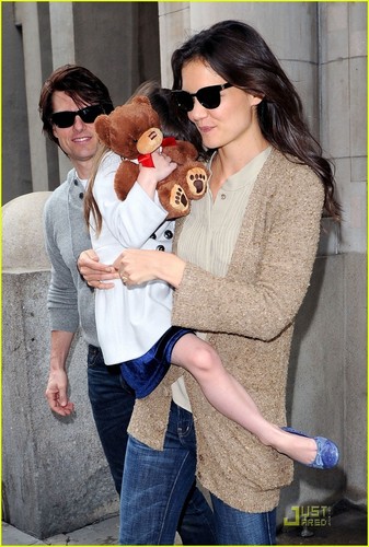  Tom Cruise & Katie Holmes: hari Out with Suri!