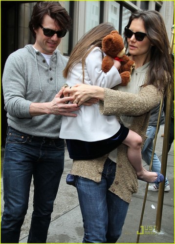  Tom Cruise & Katie Holmes: दिन Out with Suri!