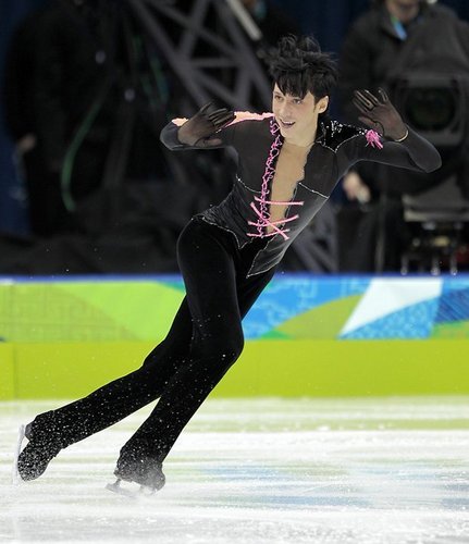 Whoa Johnny looks amazing outfit, body, look wise! Gawgeous <3