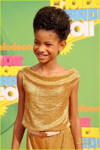 Willow on the orange carpet at The Kids Choice Awards 2011