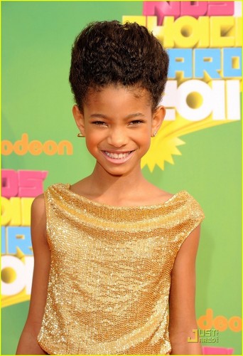  Willow on the কমলা carpet at The Kids Choice Awards 2011