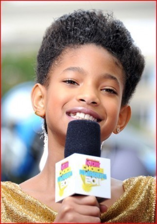 Willow on the orange carpet at The Kids Choice Awards 2011