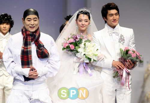  siwon and sulli (Andre kim fashion show)