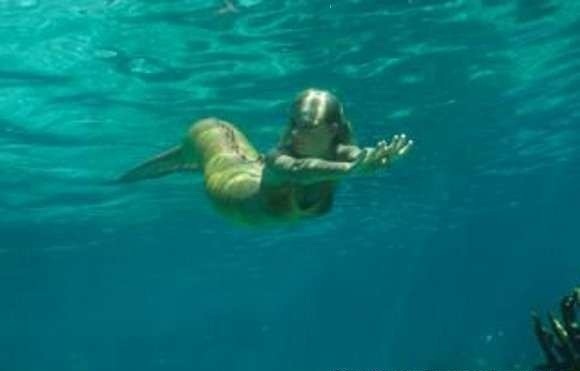 bella swiming underwater - H2O Just Add Water Photo 