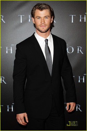  Chris Hemsworth: 'Thor' Premiere with Jaimie Alexander!