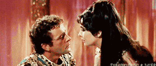  Cleopatra baciare gif