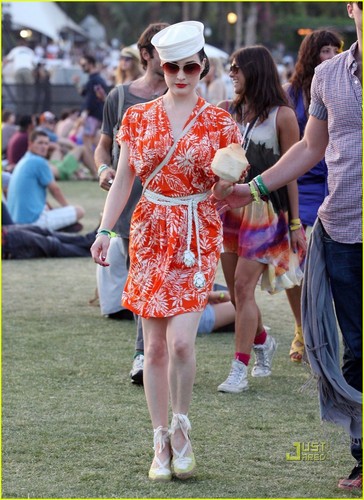  Dita Von Teese: orange anda Glad It's Coachella?