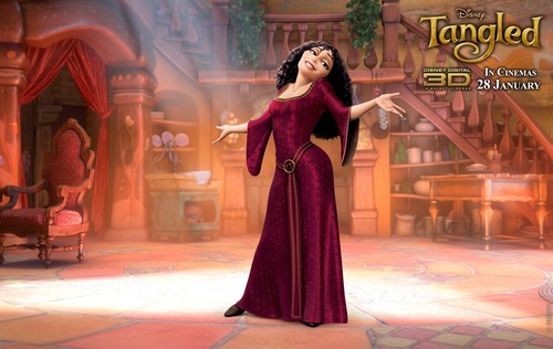  Gothel played da Donna Murphy in Rapunzel - L'intreccio della torre