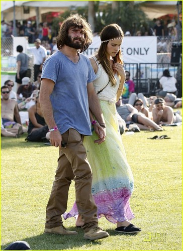  Isabel Lucas: Coachella Weekend with Angus Stone!