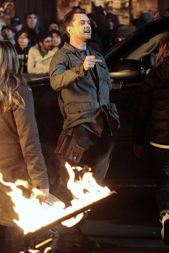  Joshua Jackson On Set Filming TV 显示 "Fringe"