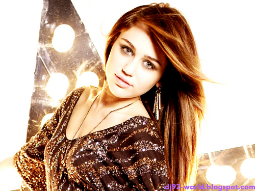  Miley Cyrus EXCLUSIF Highly Retouched Photoshoot2 sa pamamagitan ng dj!!!
