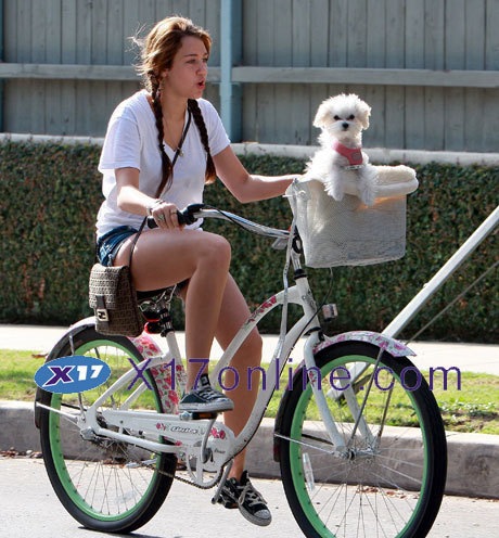  Miley_riding bike