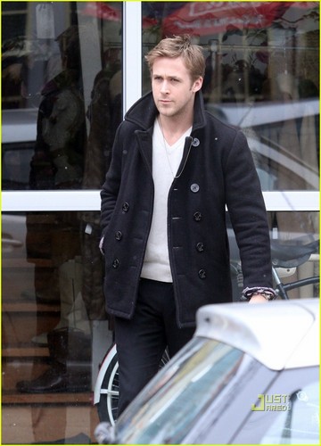  Ryan Gosling: Vintage Shopping in Toronto