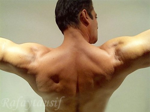 Salman Khan’s Flaunting His Super HOT Muscles.