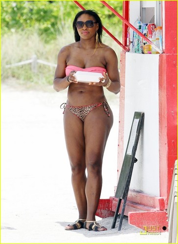  Serena Williams: Bikini tabing-dagat Body!