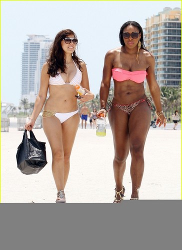  Serena Williams: Bikini tabing-dagat Body!