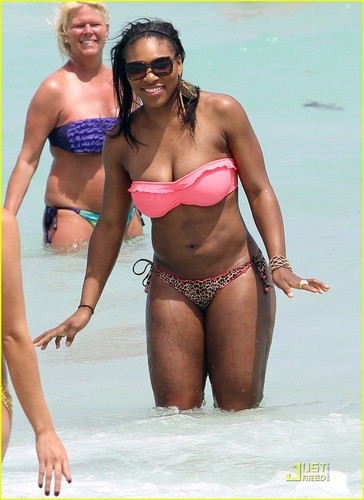  Serena Williams: Bikini समुद्र तट Body!