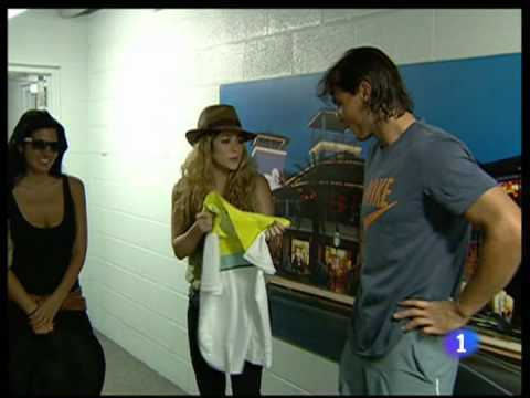  Shakira sagte Rafa: Your hemd, shirt is too big to me !!