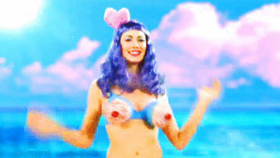 Yvonne as Katy Perry