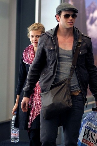  "Twilight" Cast Lands in Vancouver