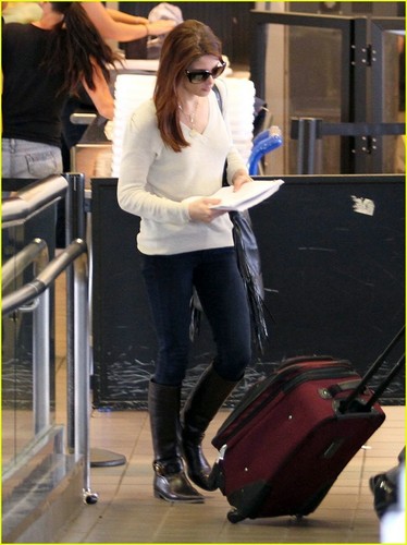 Additional pics of Ashley at LAX! [19/04/11]