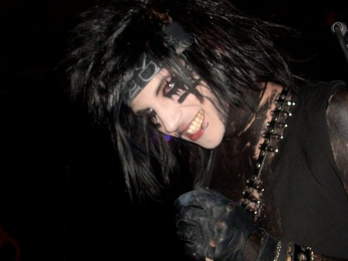  Andy (: