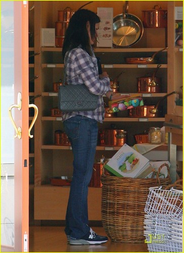  Jennifer Garner: Williams-Sonoma Shopping