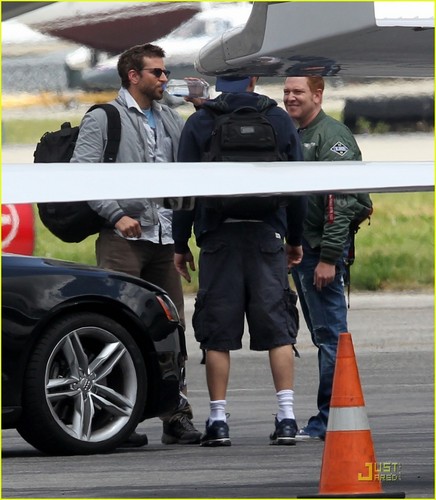  Leonardo DiCaprio: Bachelor Party with Bradley Cooper!